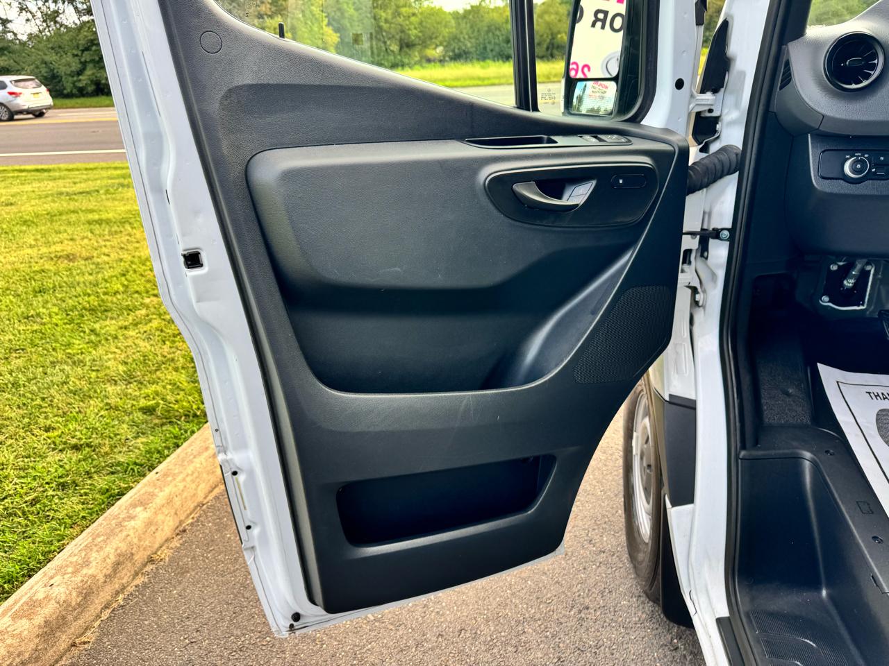 Mercedes-Benz Sprinter Passenger Van 2500 Standard Roof I4 Diesel 144" RWD 2024