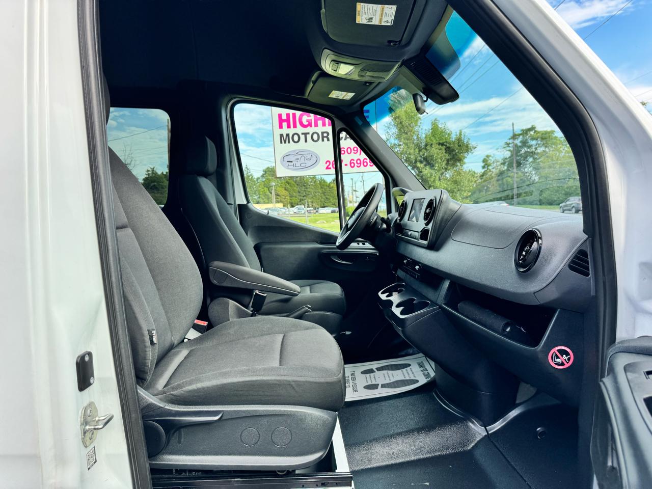 Mercedes-Benz Sprinter Passenger Van 2500 Standard Roof I4 Diesel 144" RWD 2024