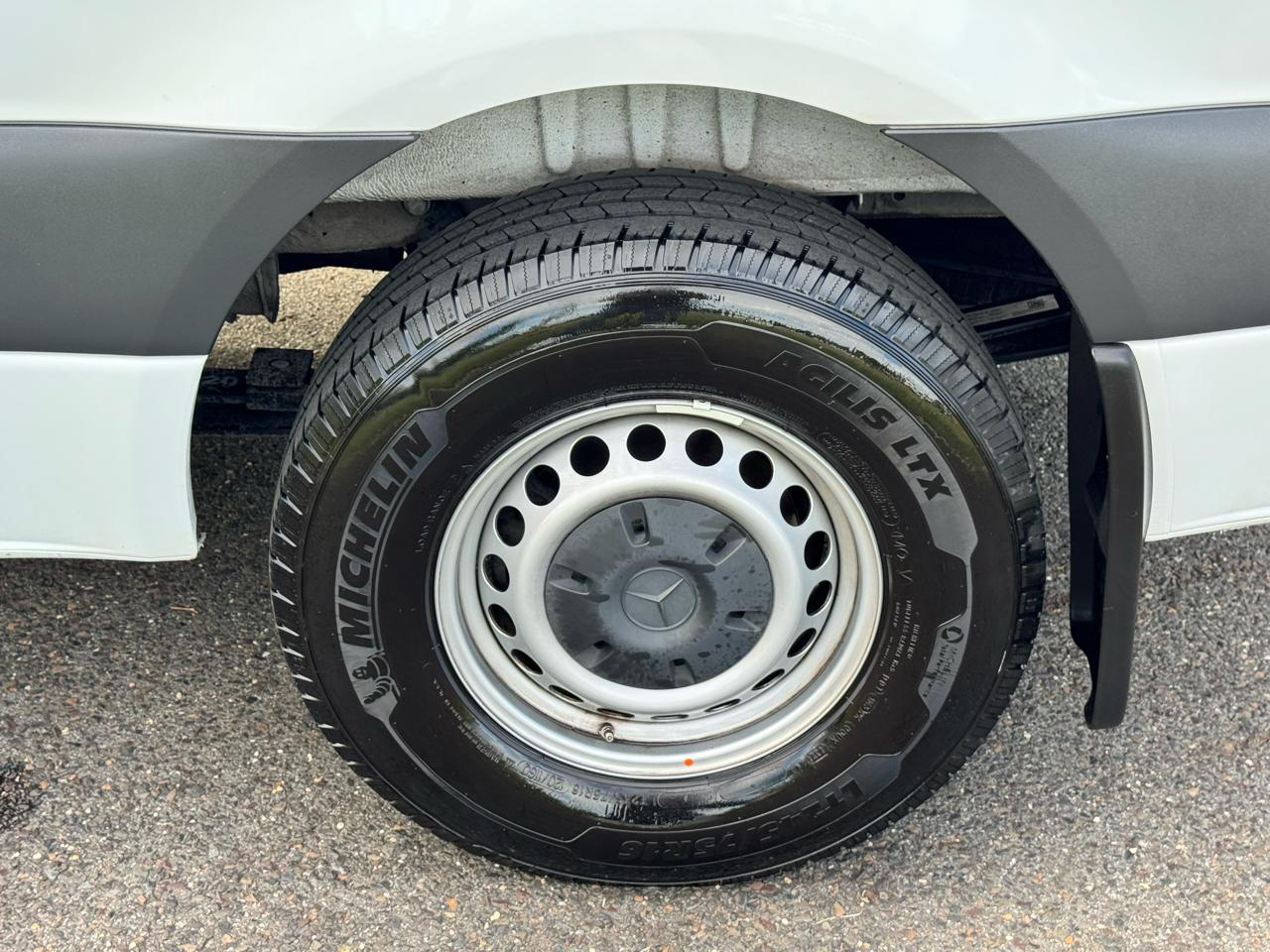 Mercedes-Benz Sprinter Passenger Van 2500 Standard Roof I4 Diesel 144" RWD 2024
