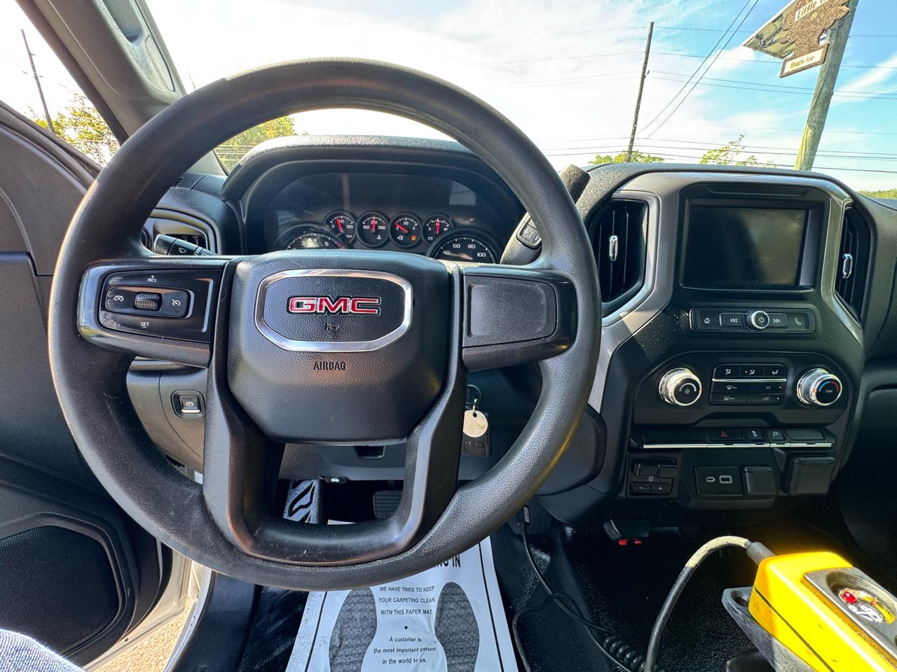 GMC Sierra 3500HD CC 4WD Reg Cab 146" WB, 60" CA Pro 2022