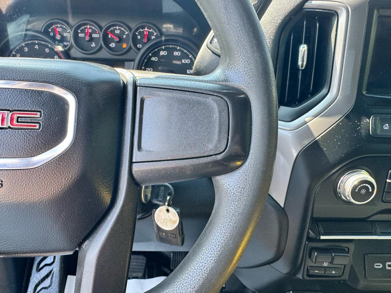 GMC Sierra 3500HD CC 4WD Reg Cab 146" WB, 60" CA Pro 2022