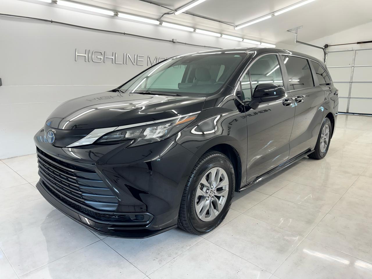 Toyota Sienna LE AWD 8-Passenger (Natl) 2024