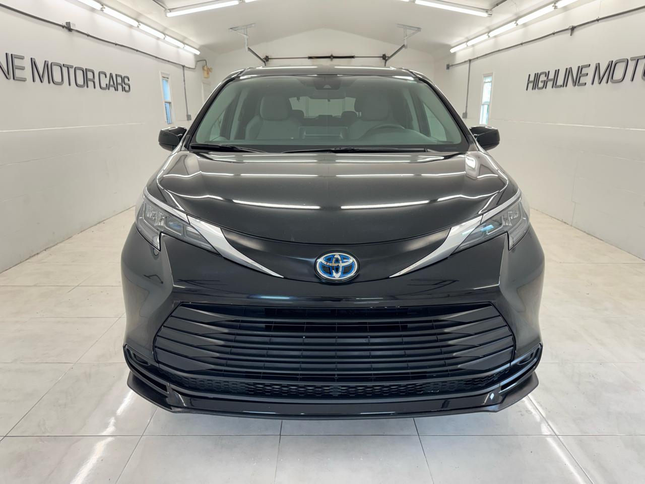 Toyota Sienna LE AWD 8-Passenger (Natl) 2024