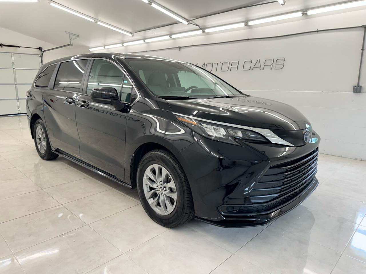 Toyota Sienna LE AWD 8-Passenger (Natl) 2024