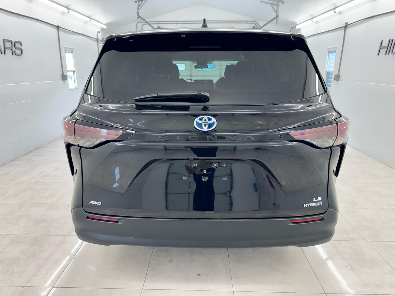 Toyota Sienna LE AWD 8-Passenger (Natl) 2024