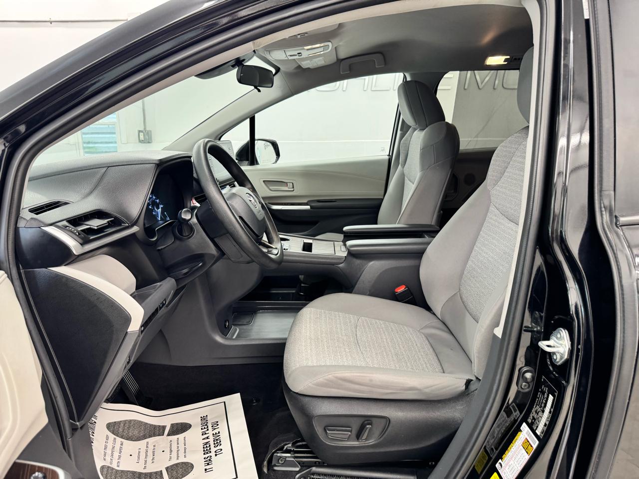 Toyota Sienna LE AWD 8-Passenger (Natl) 2024