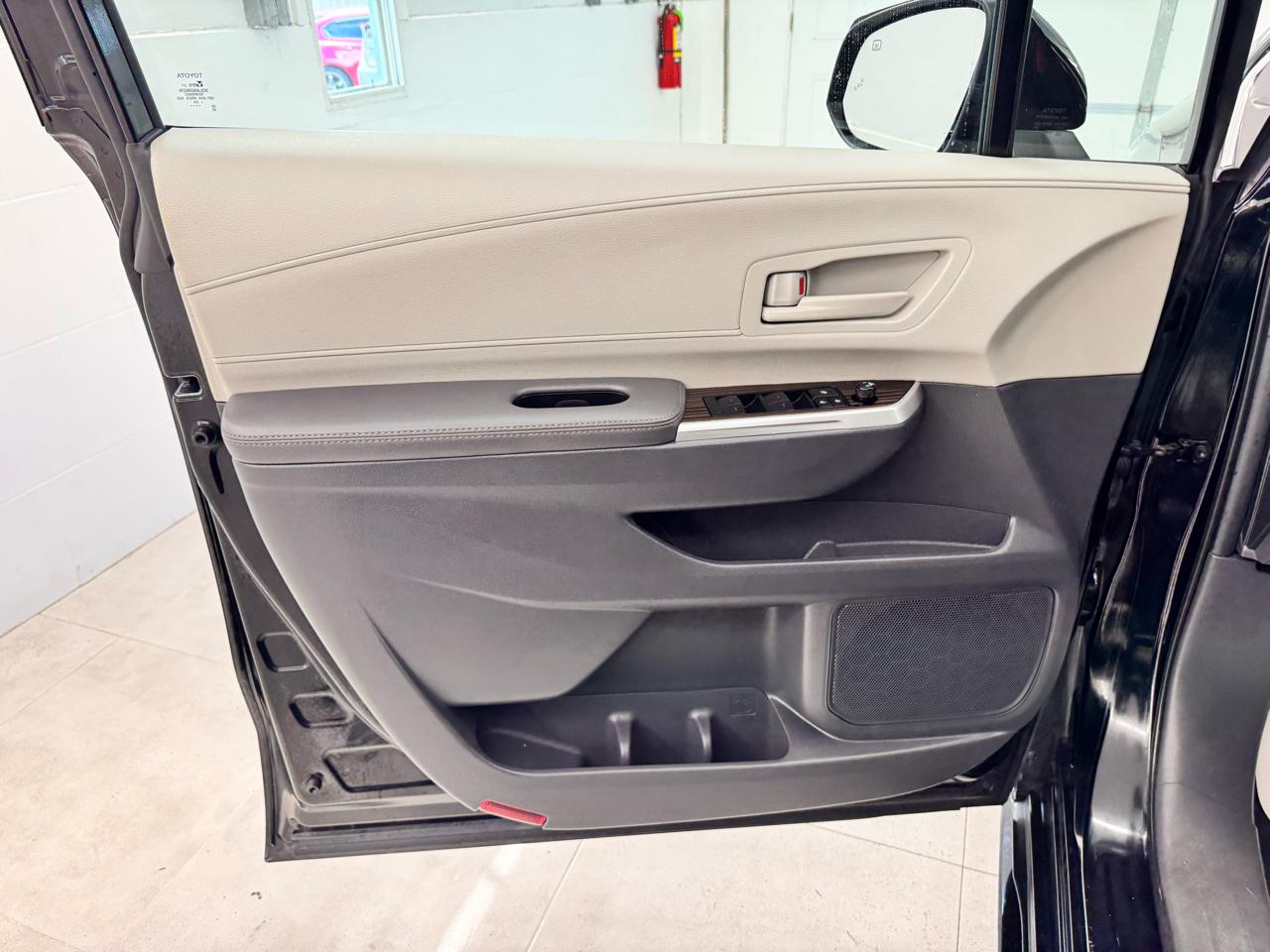 Toyota Sienna LE AWD 8-Passenger (Natl) 2024