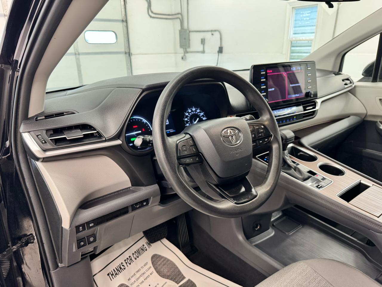 Toyota Sienna LE AWD 8-Passenger (Natl) 2024