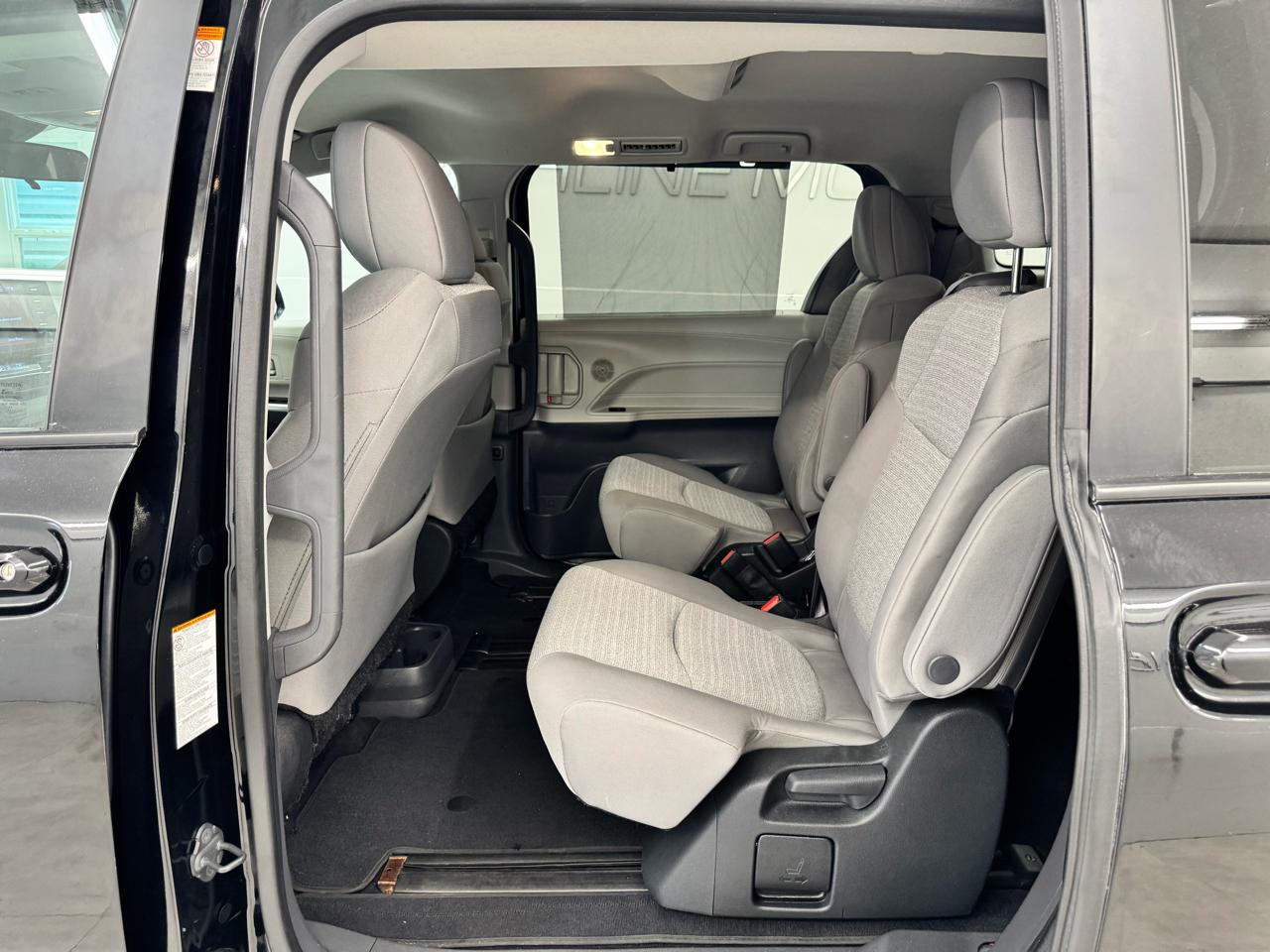 Toyota Sienna LE AWD 8-Passenger (Natl) 2024