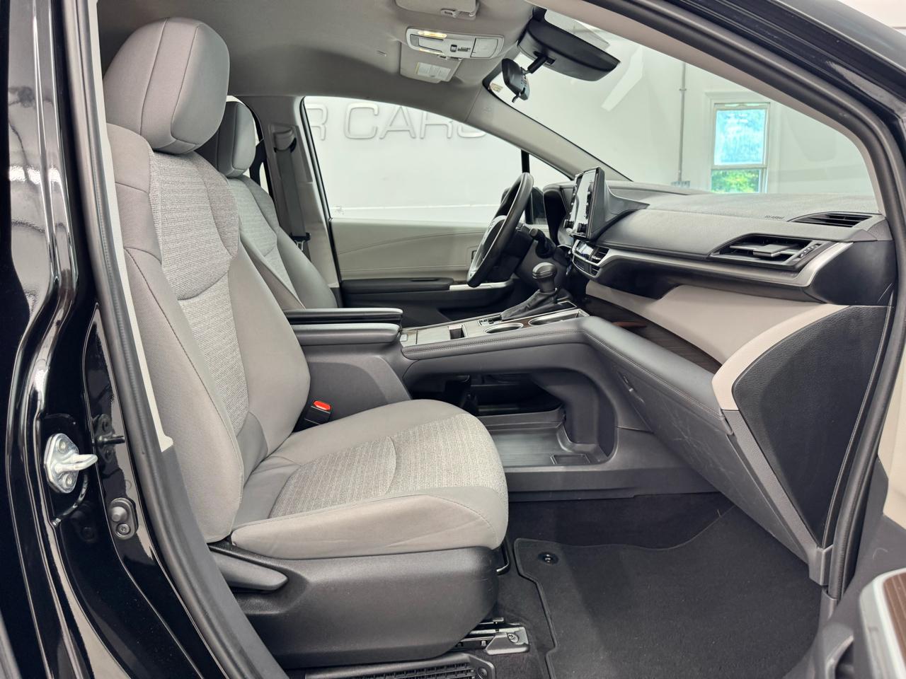 Toyota Sienna LE AWD 8-Passenger (Natl) 2024