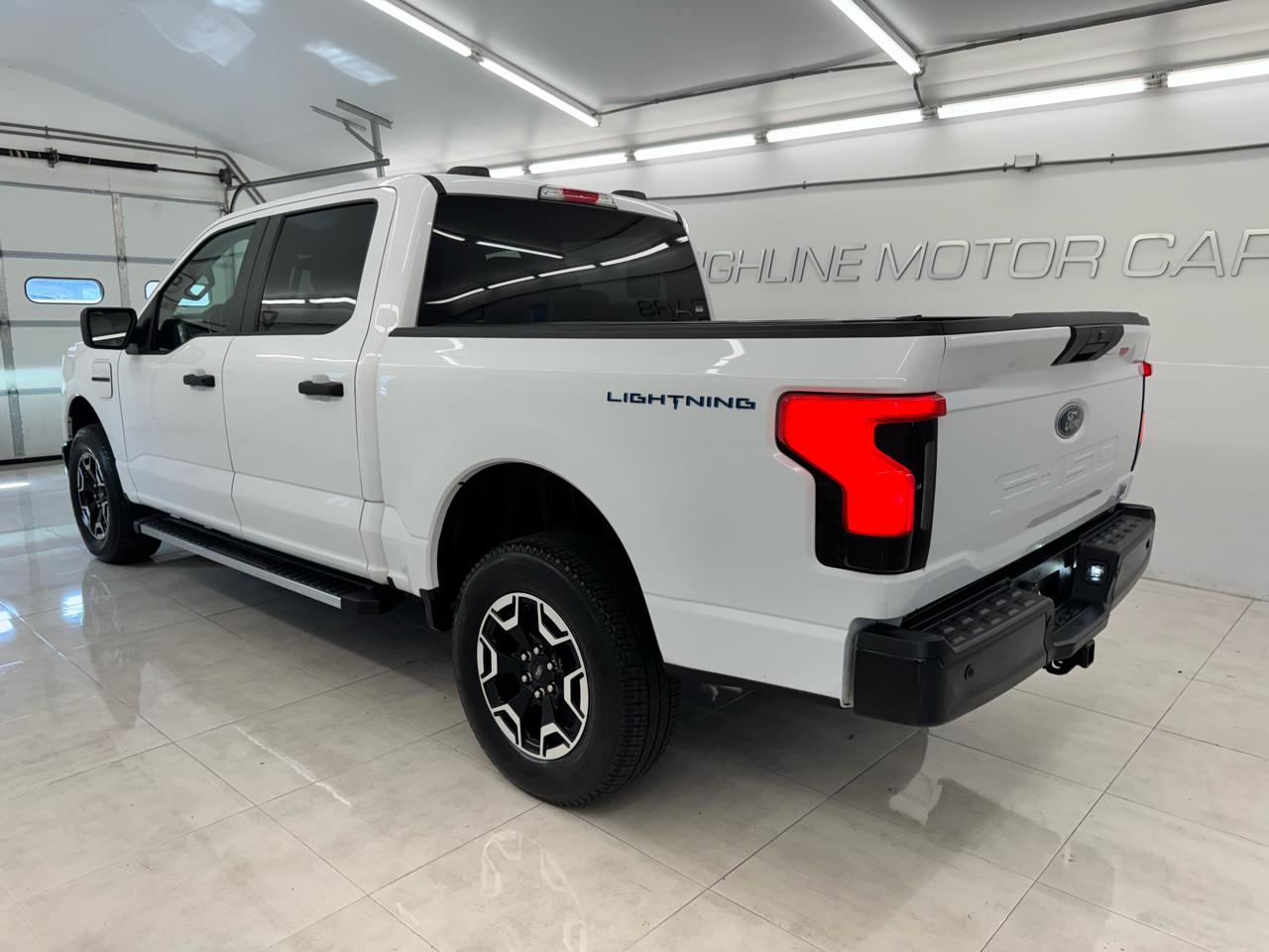 Ford F-150 Lightning LARIAT 4WD SuperCrew 5.5' Box 2022