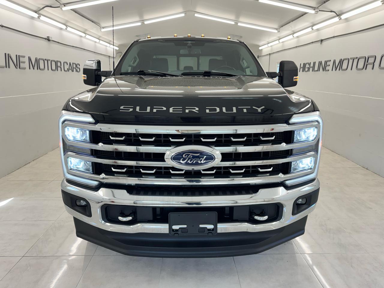 Ford Super Duty F-350 SRW Lariat 4WD SuperCab 8' Box 2023
