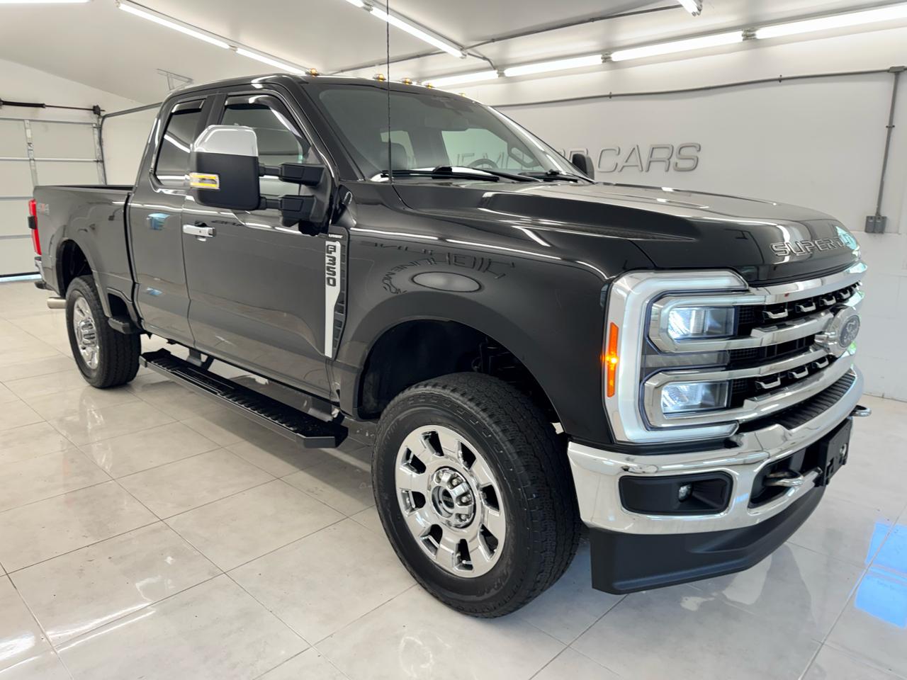 Ford Super Duty F-350 SRW Lariat 4WD SuperCab 8' Box 2023