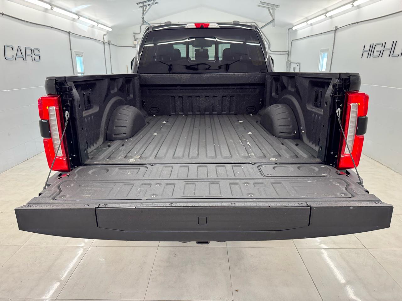 Ford Super Duty F-350 SRW Lariat 4WD SuperCab 8' Box 2023