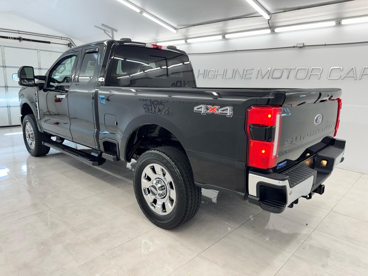 Ford Super Duty F-350 SRW Lariat 4WD SuperCab 8' Box 2023