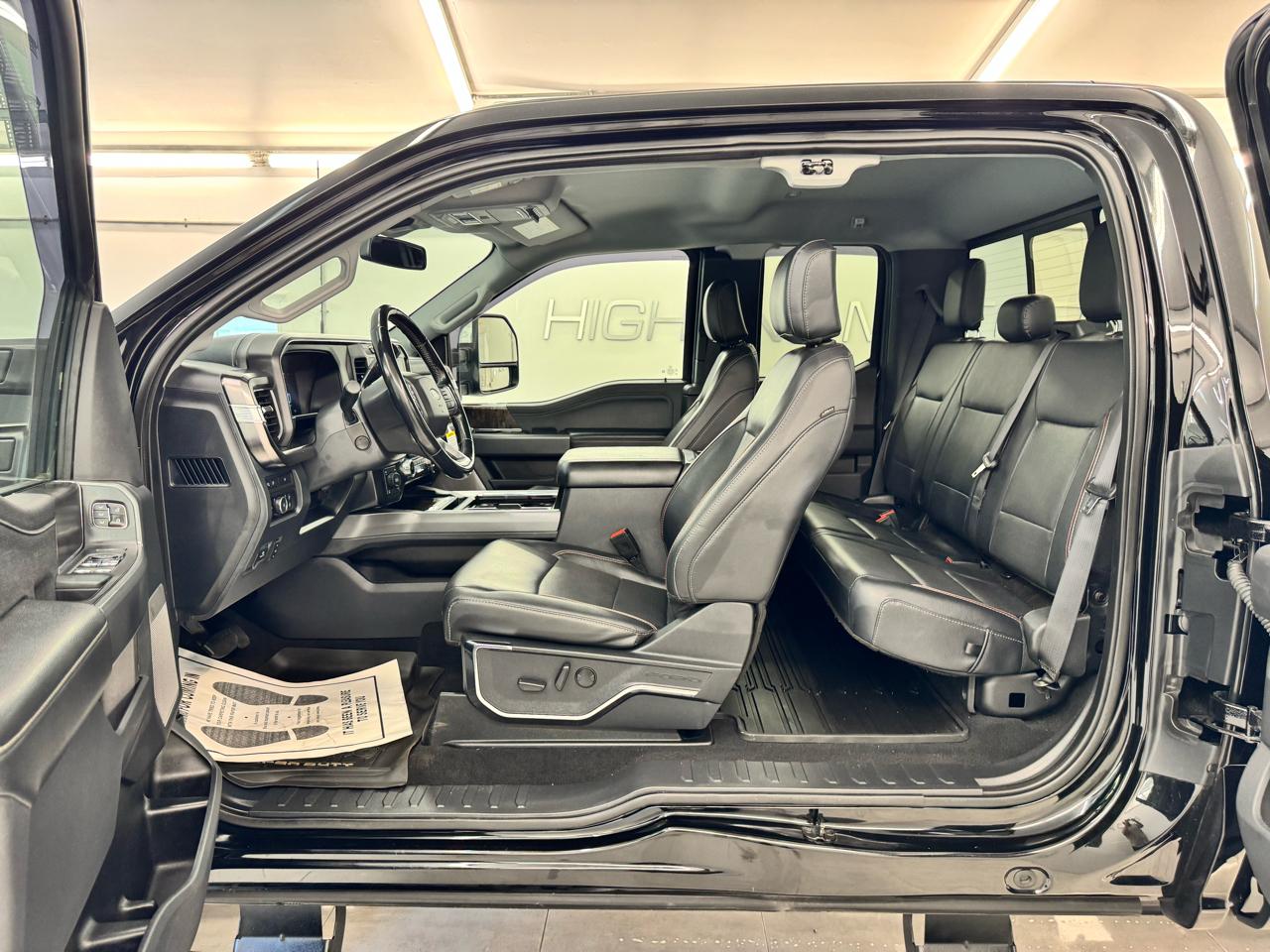 Ford Super Duty F-350 SRW Lariat 4WD SuperCab 8' Box 2023