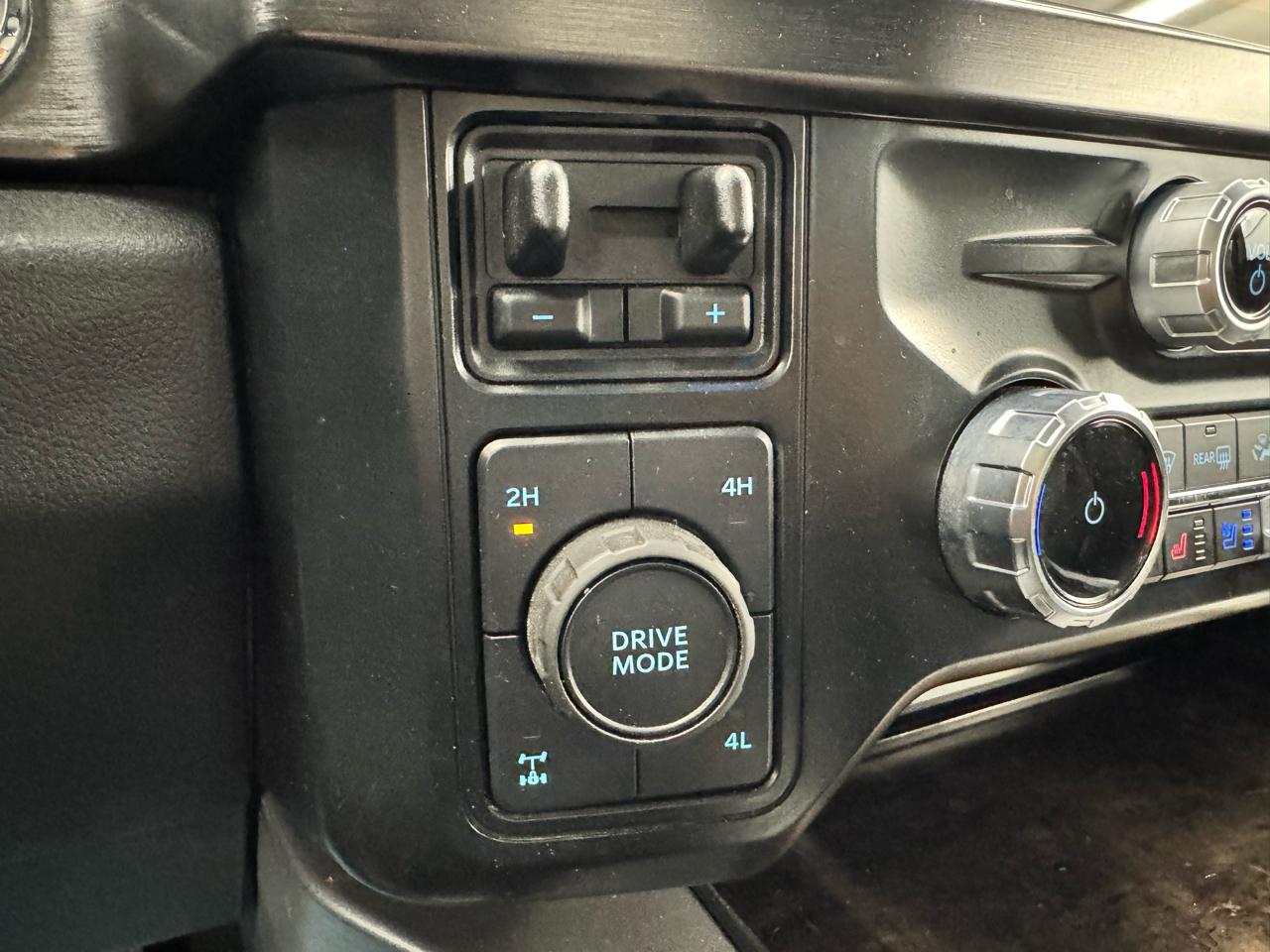 Ford Super Duty F-350 SRW Lariat 4WD SuperCab 8' Box 2023