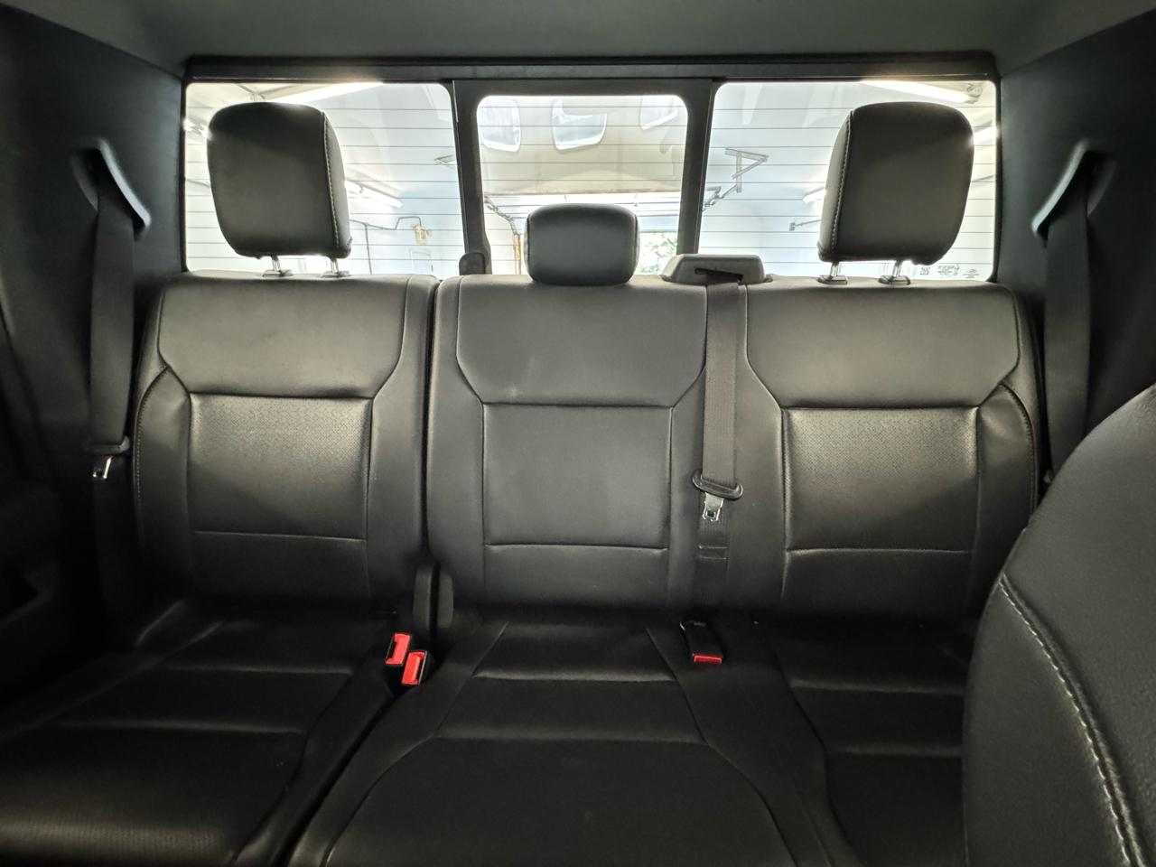 Ford Super Duty F-350 SRW Lariat 4WD SuperCab 8' Box 2023
