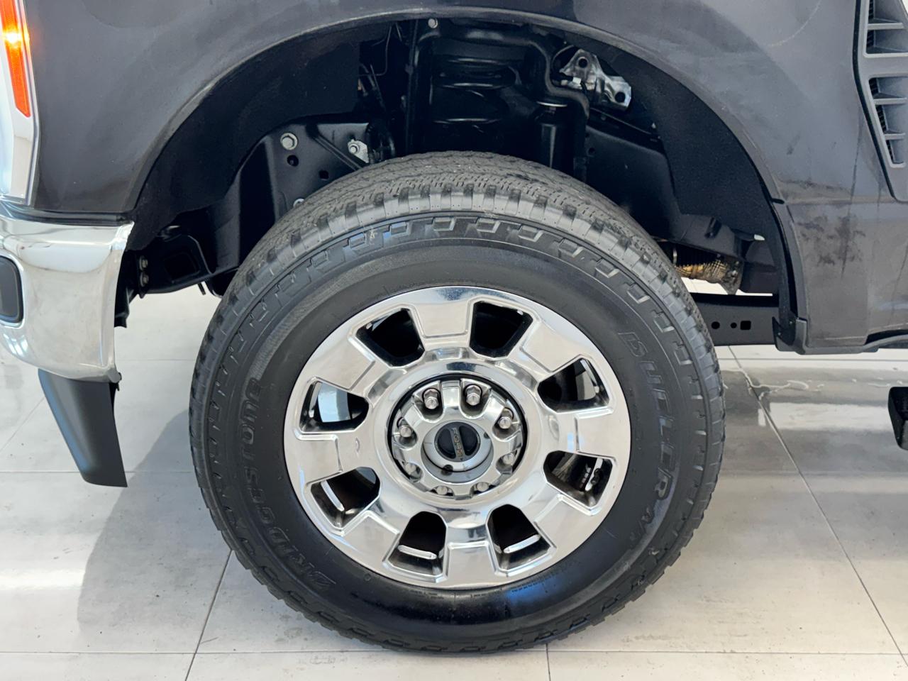 Ford Super Duty F-350 SRW Lariat 4WD SuperCab 8' Box 2023