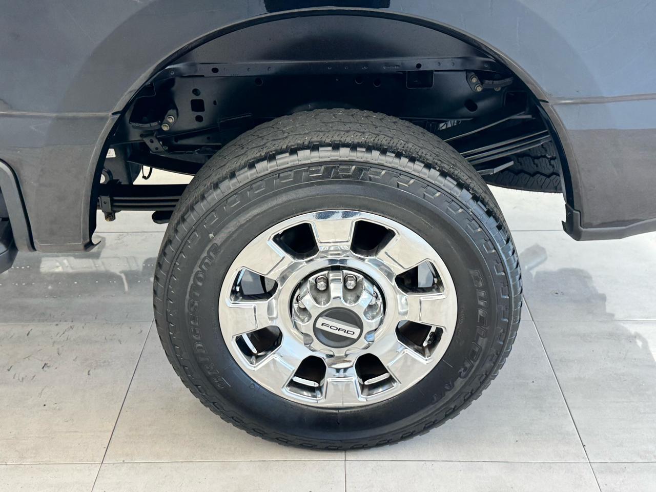 Ford Super Duty F-350 SRW Lariat 4WD SuperCab 8' Box 2023
