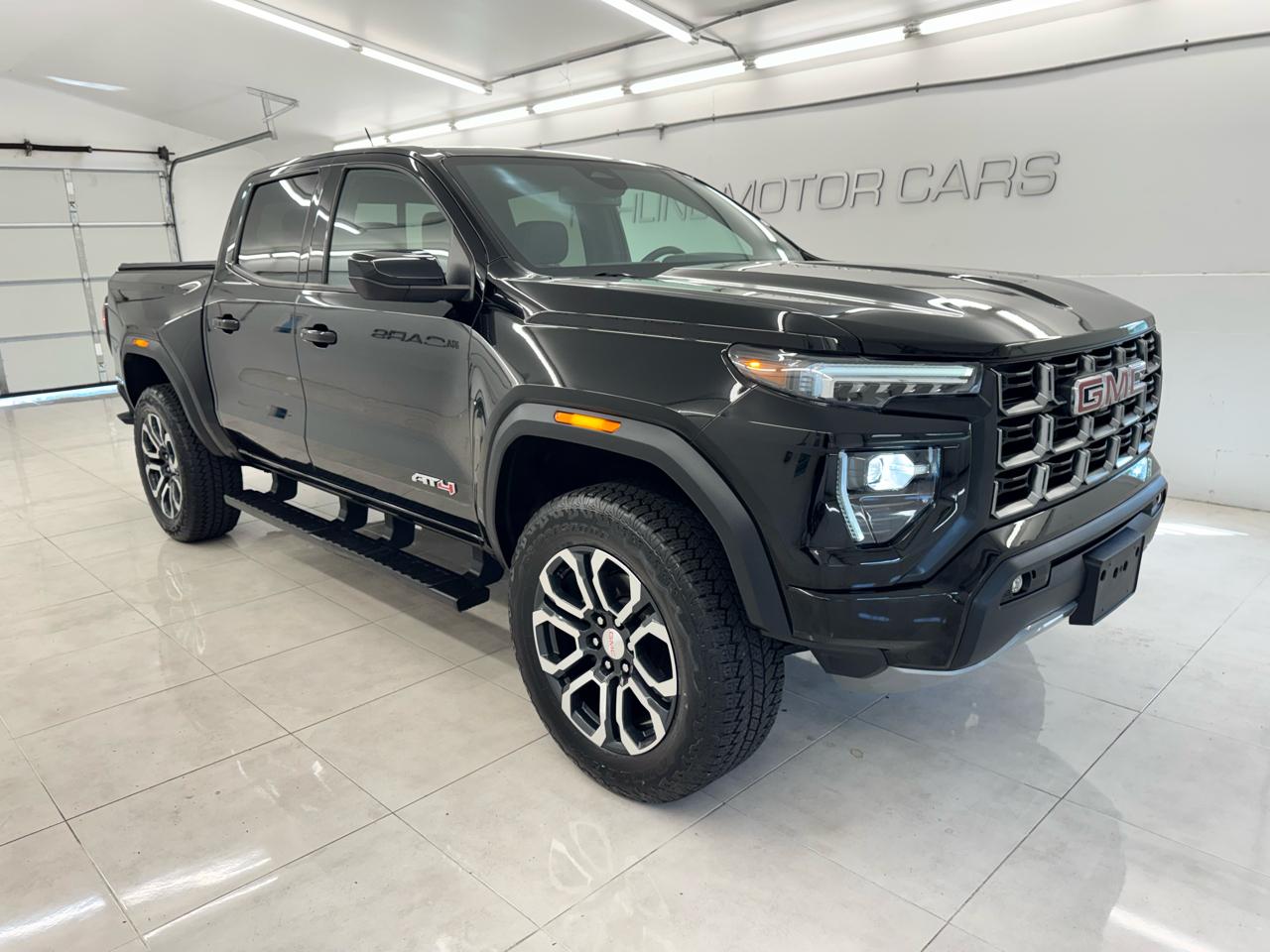GMC Canyon 4WD Crew Cab AT4 2024