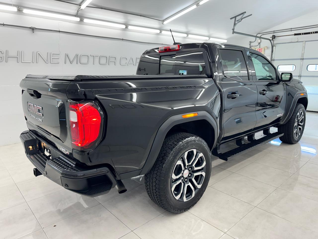 GMC Canyon 4WD Crew Cab AT4 2024