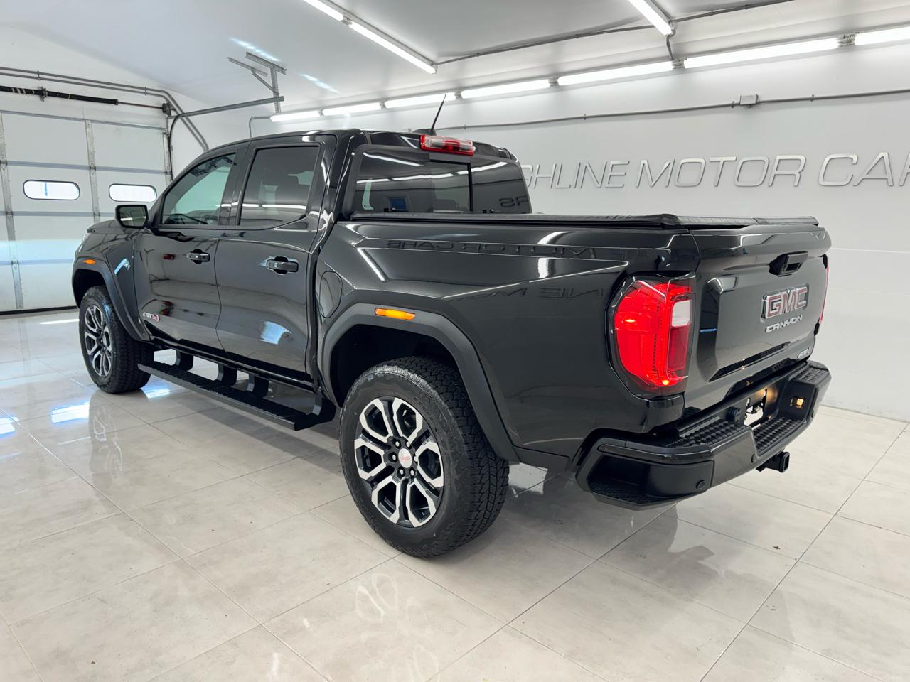 GMC Canyon 4WD Crew Cab AT4 2024