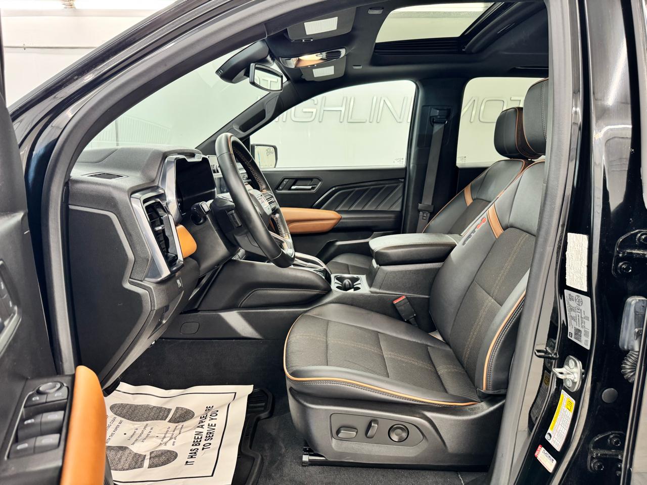 GMC Canyon 4WD Crew Cab AT4 2024