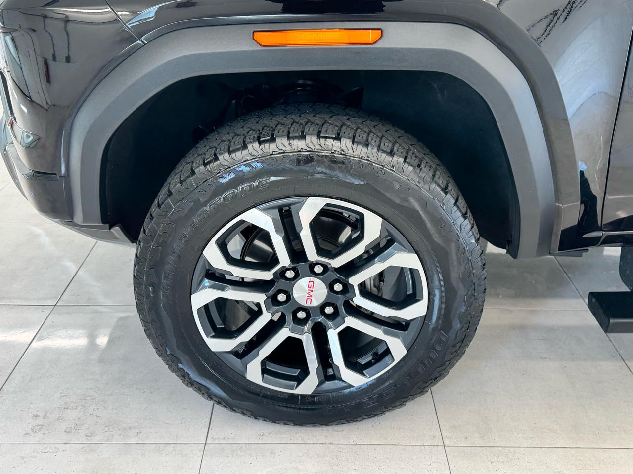 GMC Canyon 4WD Crew Cab AT4 2024