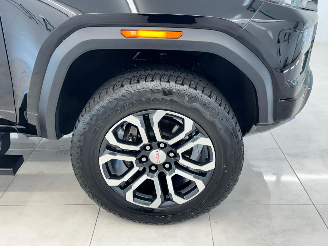 GMC Canyon 4WD Crew Cab AT4 2024