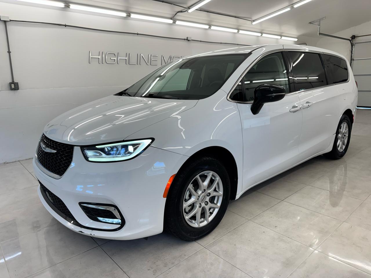 Chrysler Pacifica Touring L FWD 2024