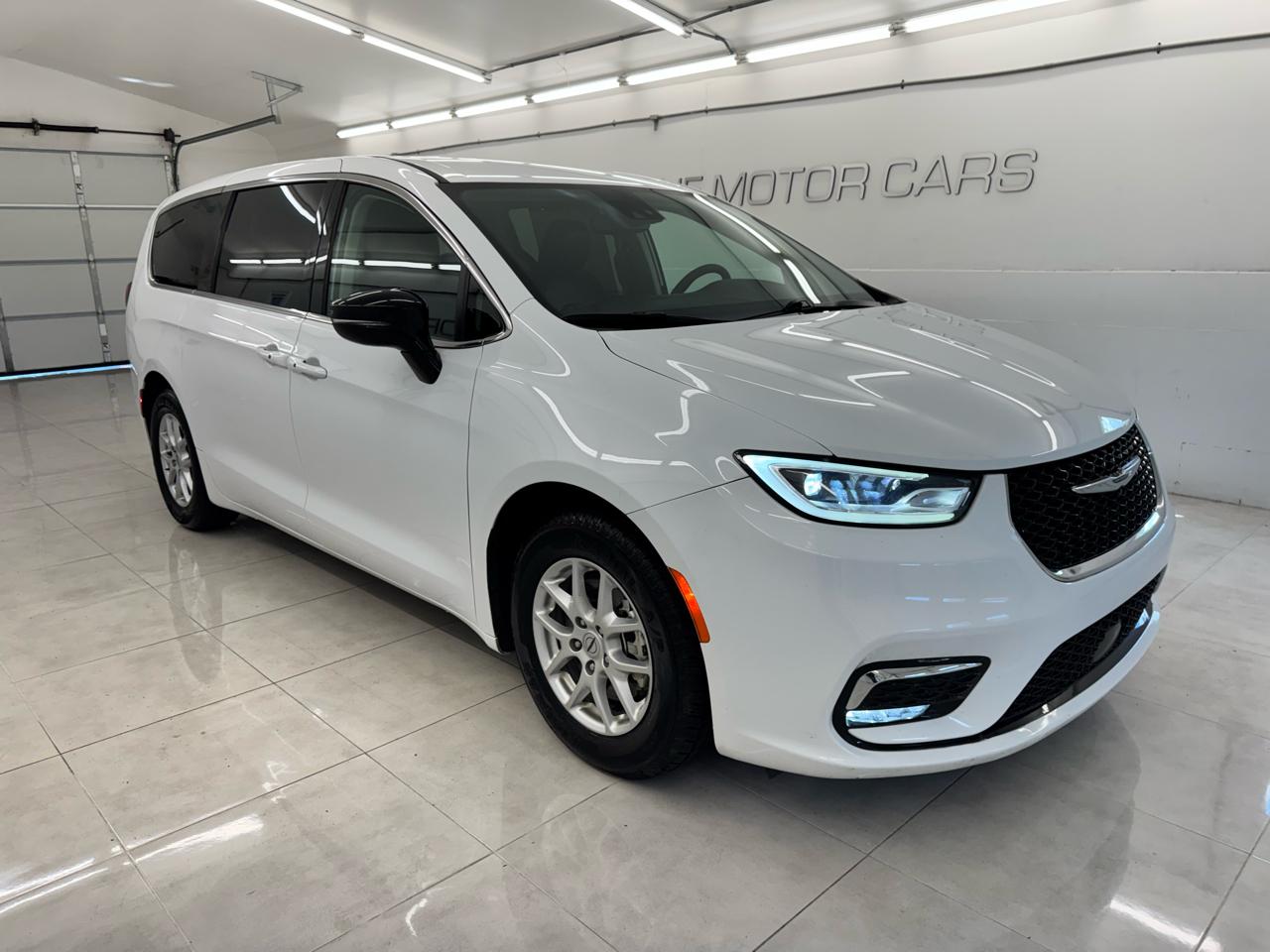 Chrysler Pacifica Touring L FWD 2024
