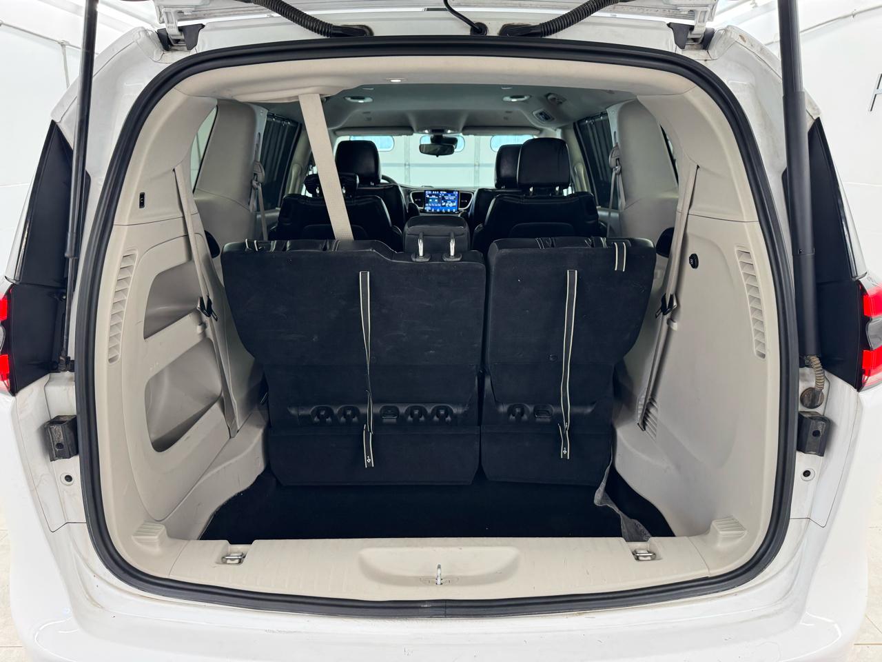 Chrysler Pacifica Touring L FWD 2024
