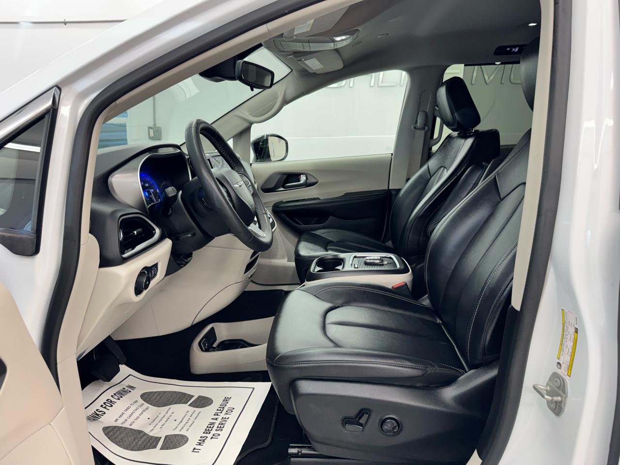 Chrysler Pacifica Touring L FWD 2024