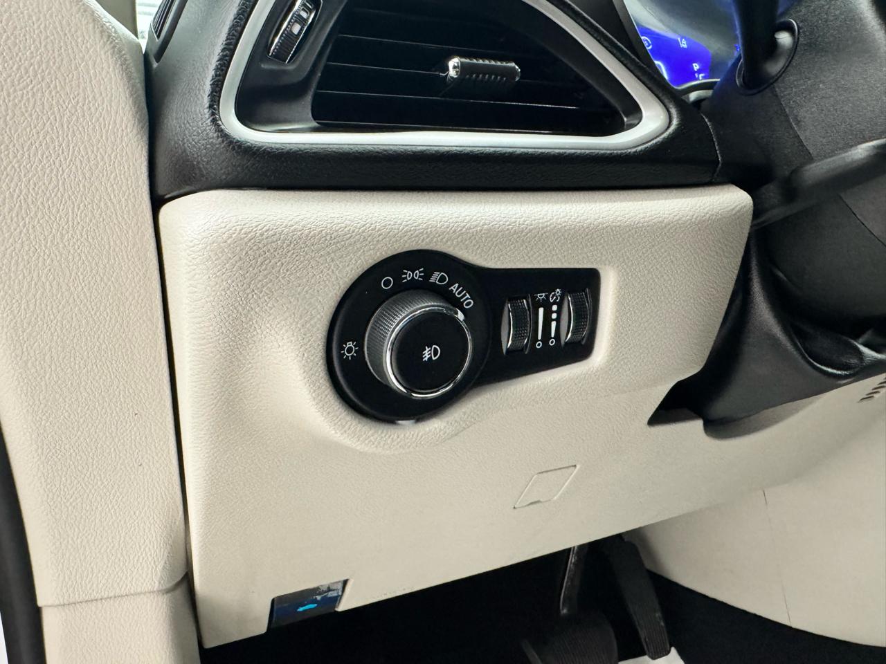 Chrysler Pacifica Touring L FWD 2024