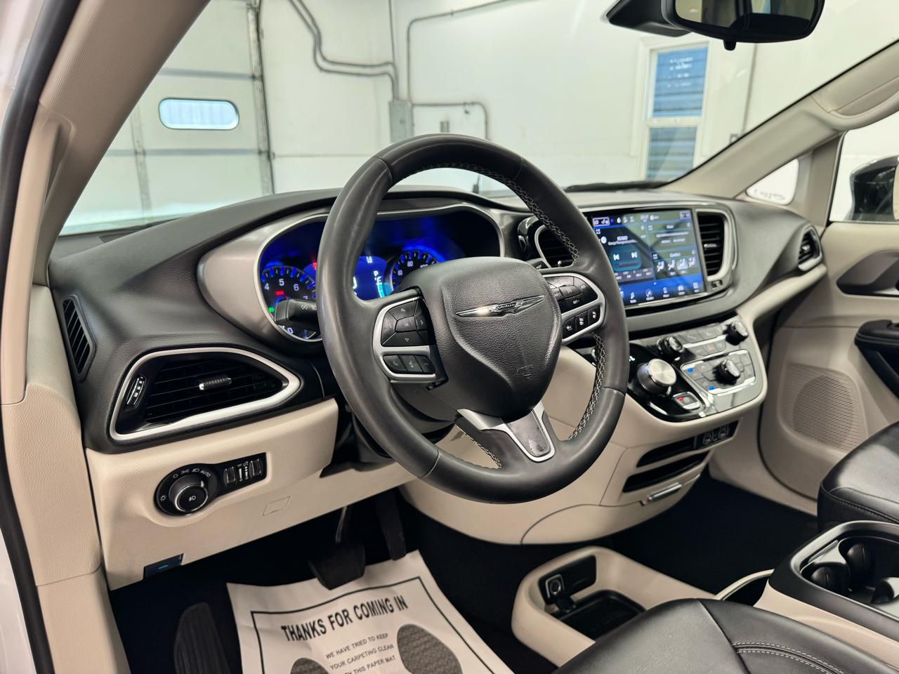 Chrysler Pacifica Touring L FWD 2024
