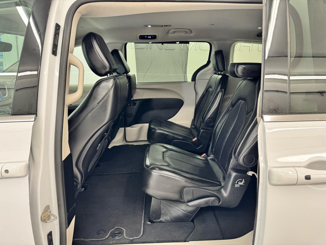 Chrysler Pacifica Touring L FWD 2024