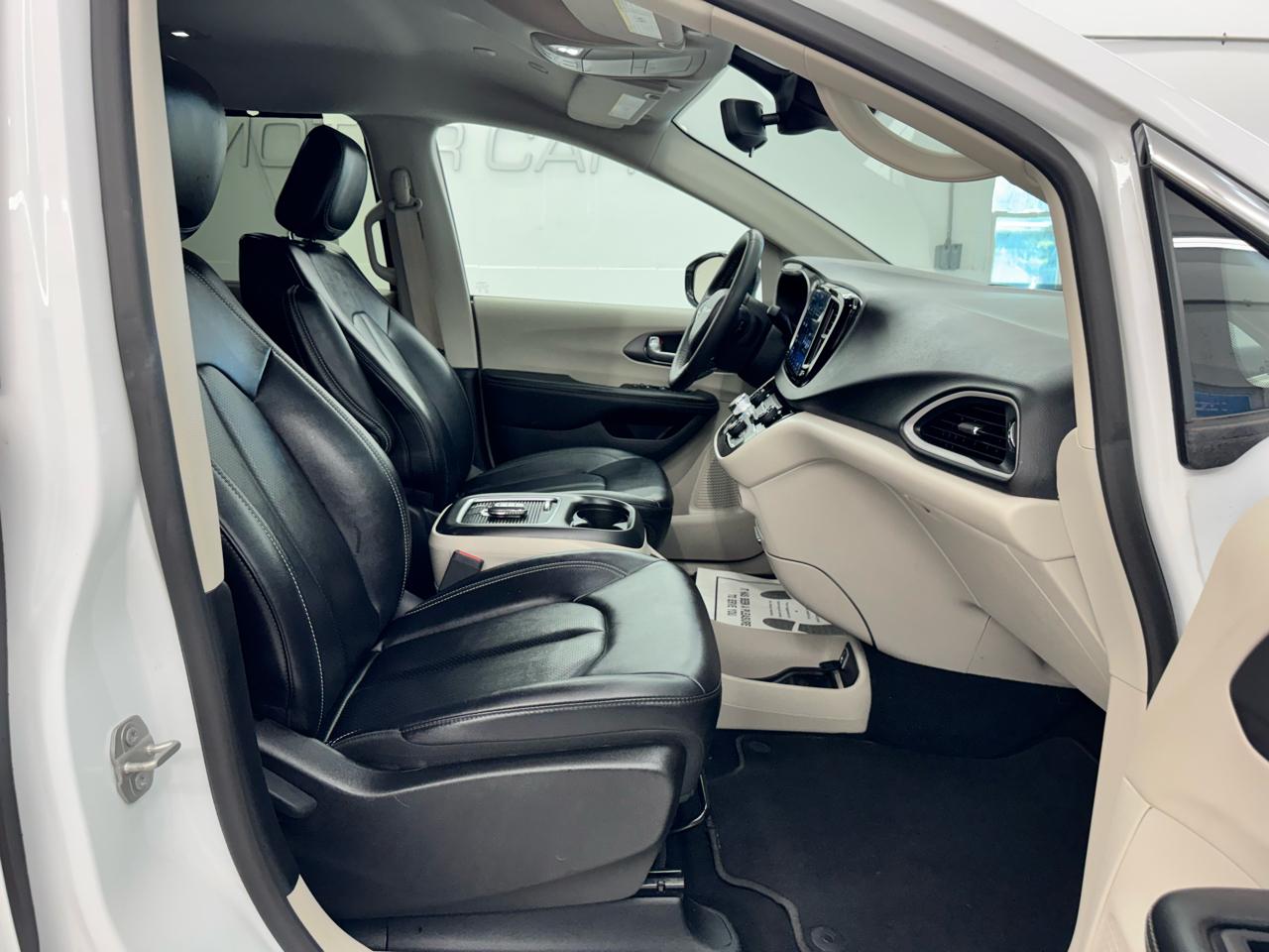 Chrysler Pacifica Touring L FWD 2024
