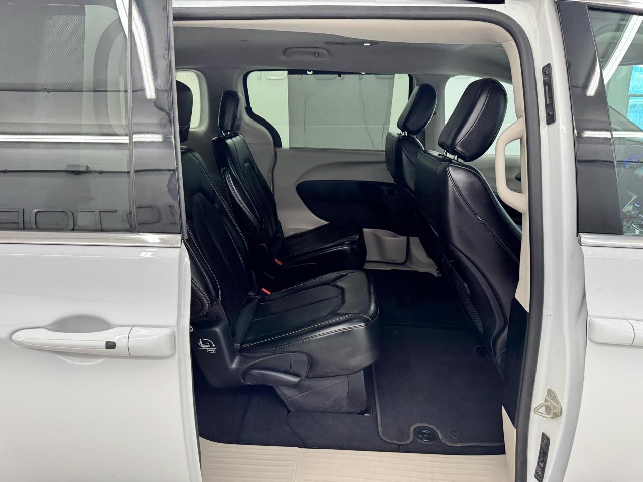 Chrysler Pacifica Touring L FWD 2024