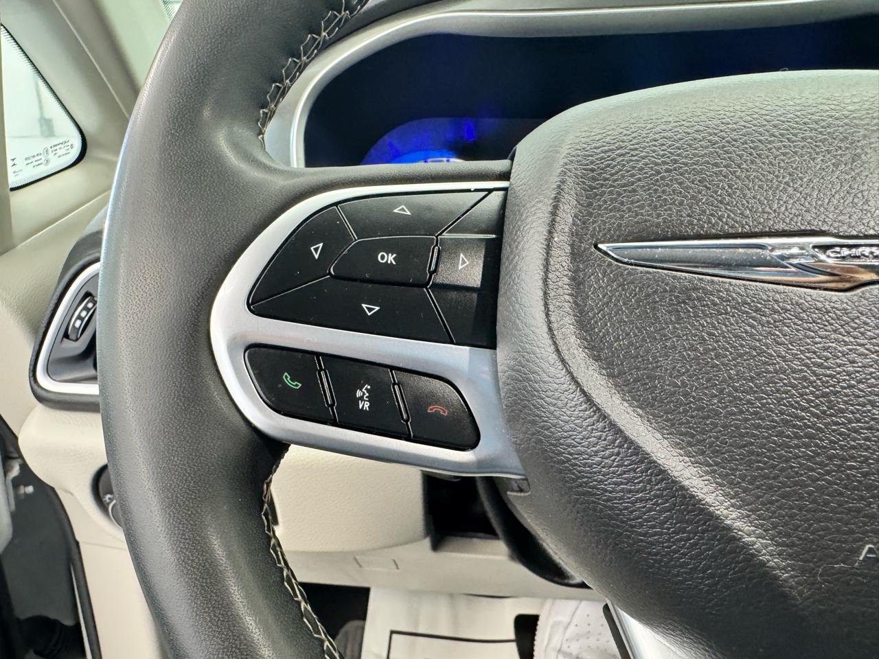 Chrysler Pacifica Touring L FWD 2024