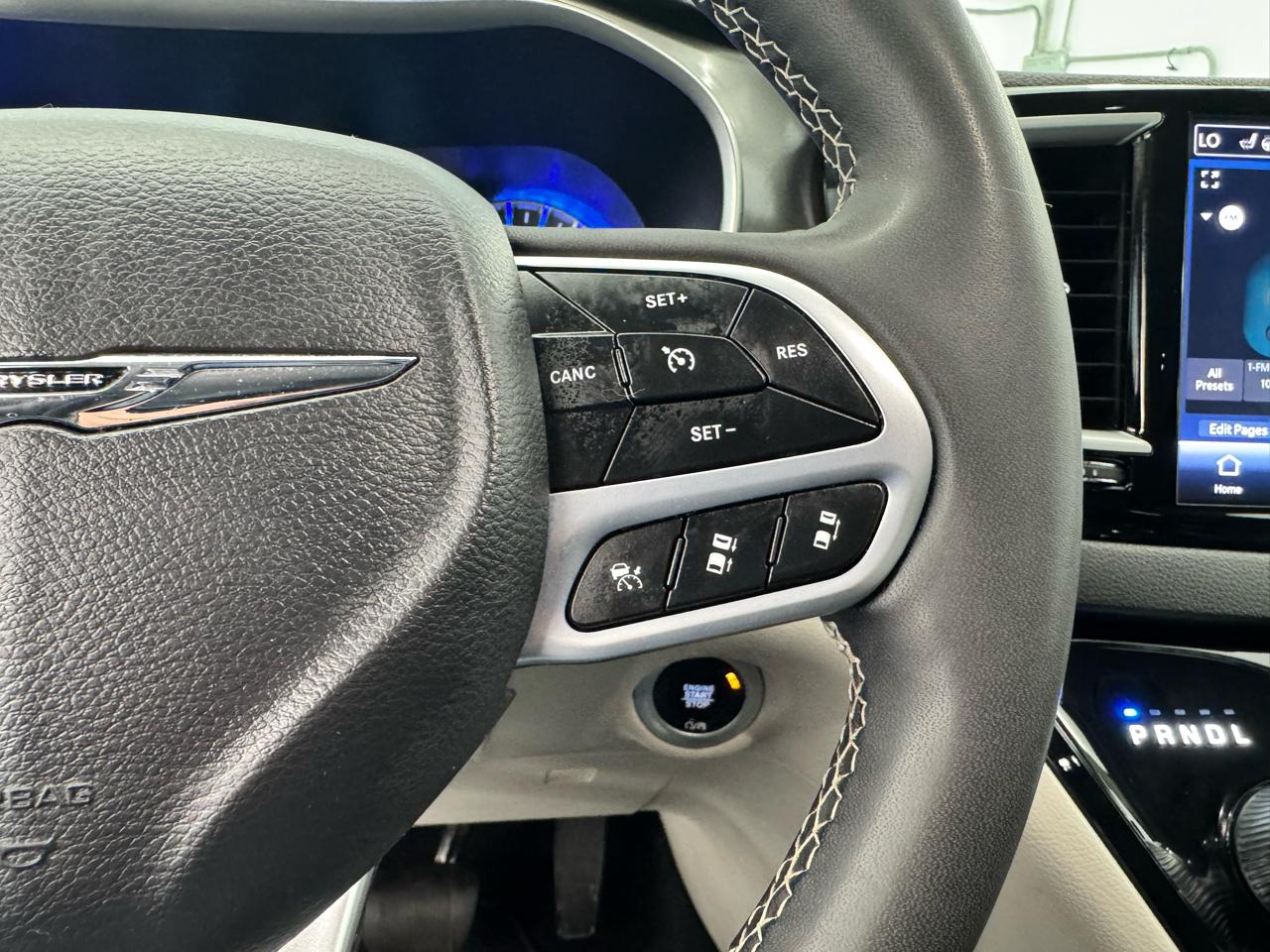 Chrysler Pacifica Touring L FWD 2024