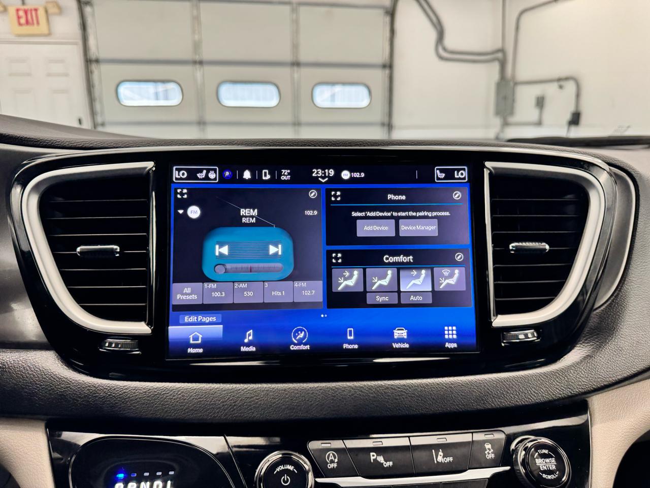 Chrysler Pacifica Touring L FWD 2024