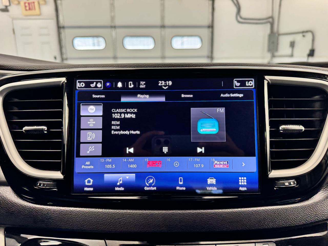 Chrysler Pacifica Touring L FWD 2024