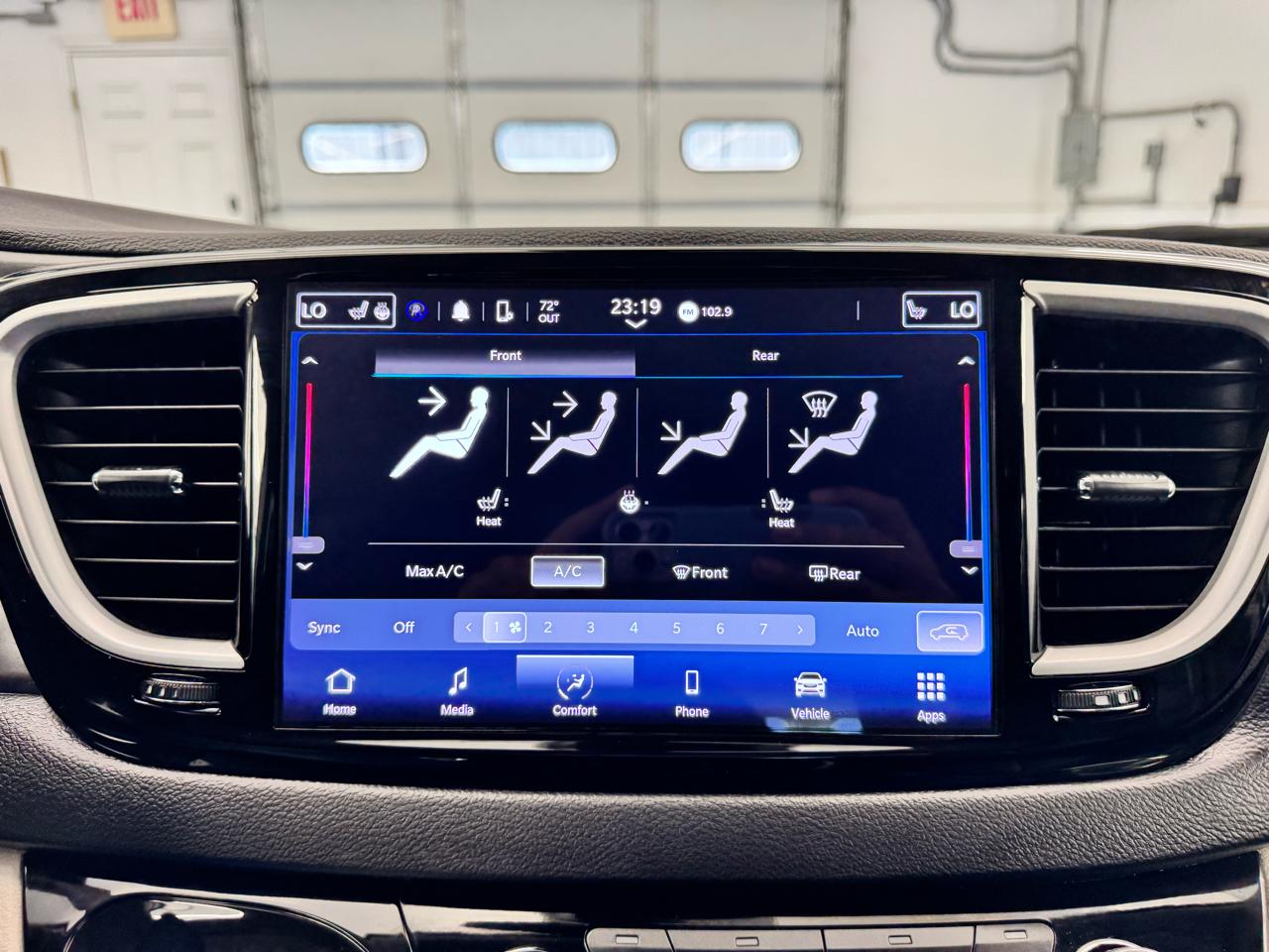 Chrysler Pacifica Touring L FWD 2024