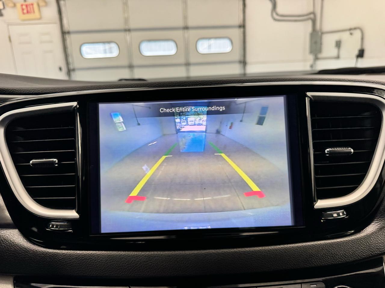 Chrysler Pacifica Touring L FWD 2024