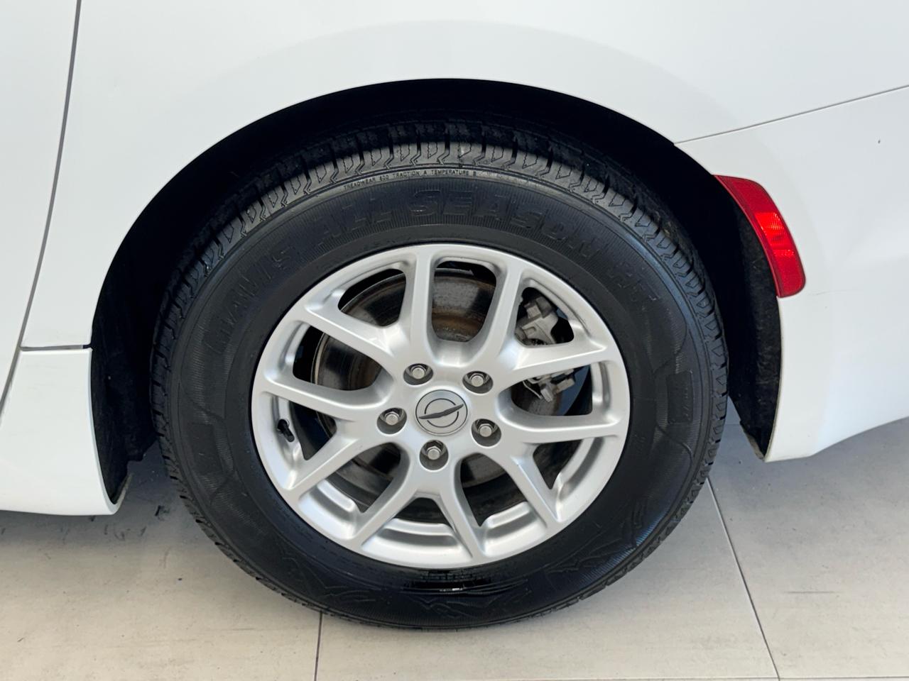 Chrysler Pacifica Touring L FWD 2024