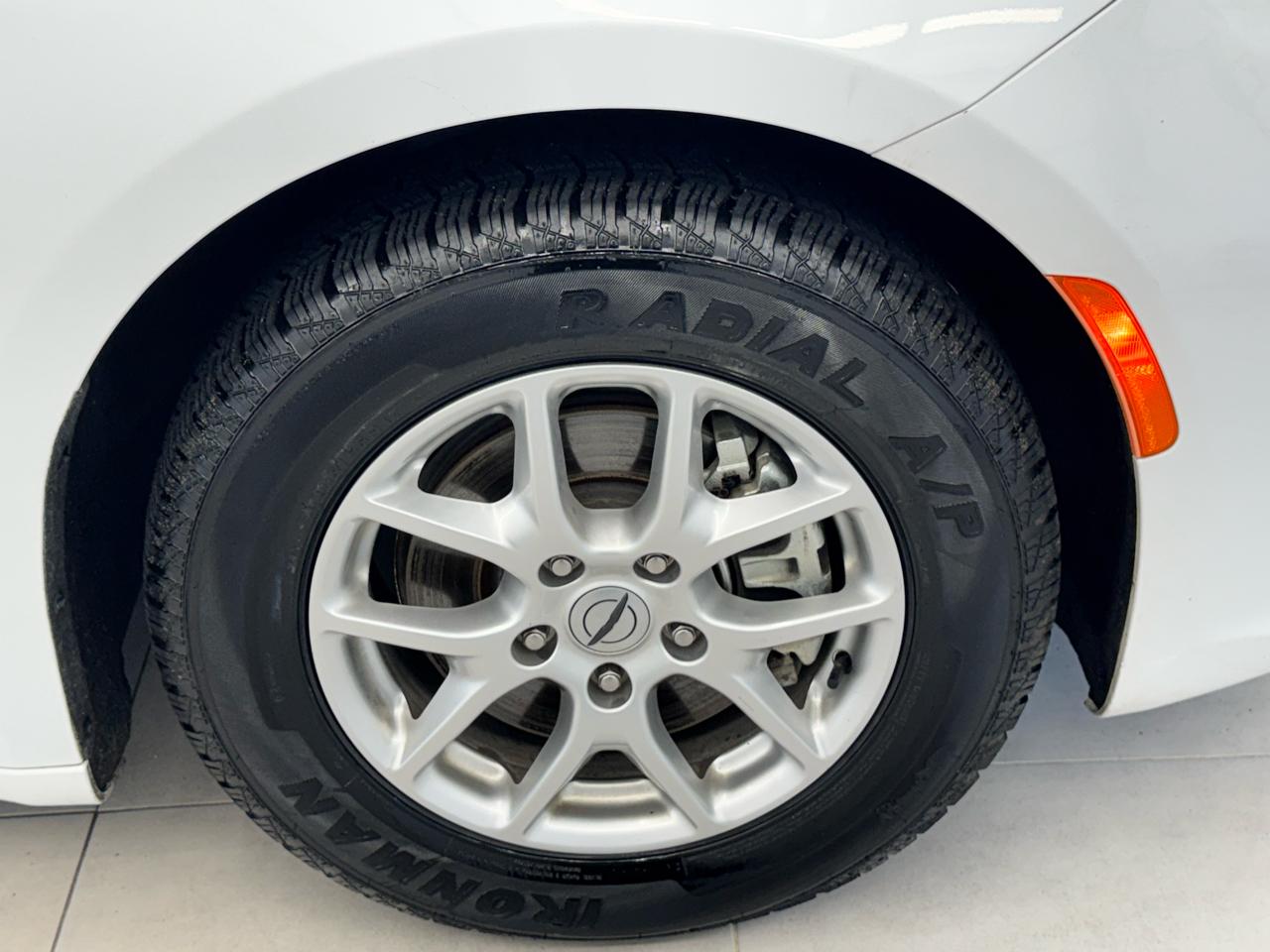 Chrysler Pacifica Touring L FWD 2024