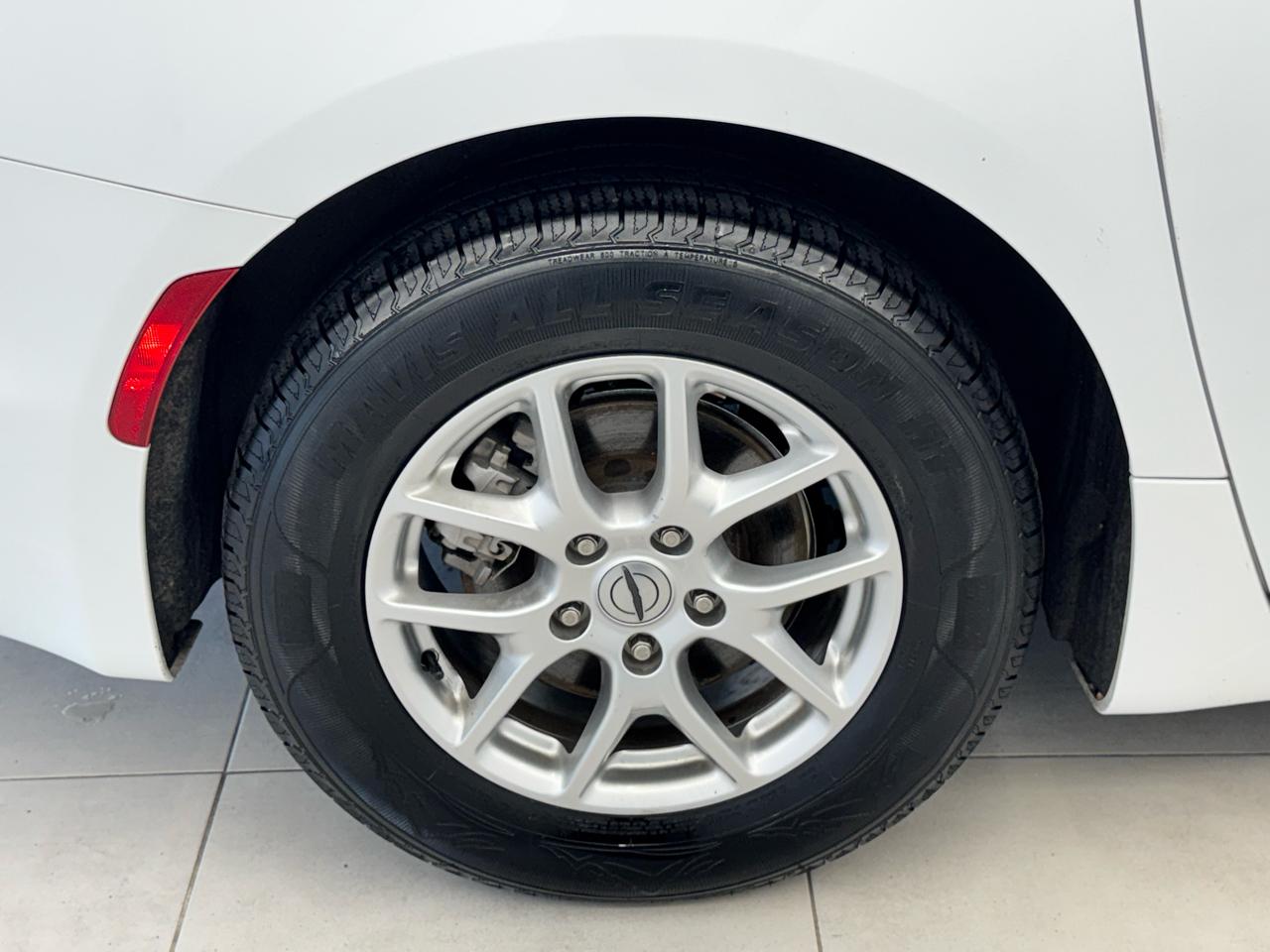 Chrysler Pacifica Touring L FWD 2024