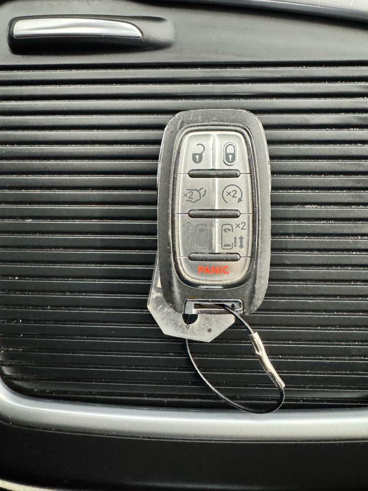 Chrysler Pacifica Touring L FWD 2024