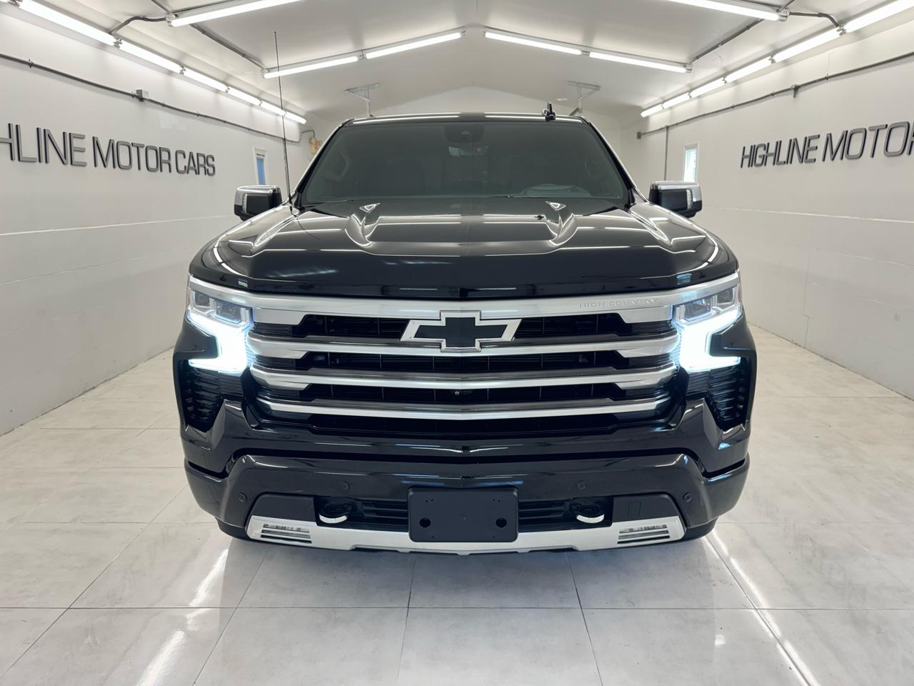 Chevrolet Silverado 1500 4WD Crew Cab 147" High Country 2023
